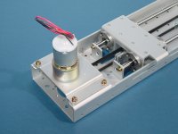 DCモーター取付板を使えば、DCモーターを取り付けることが可能。